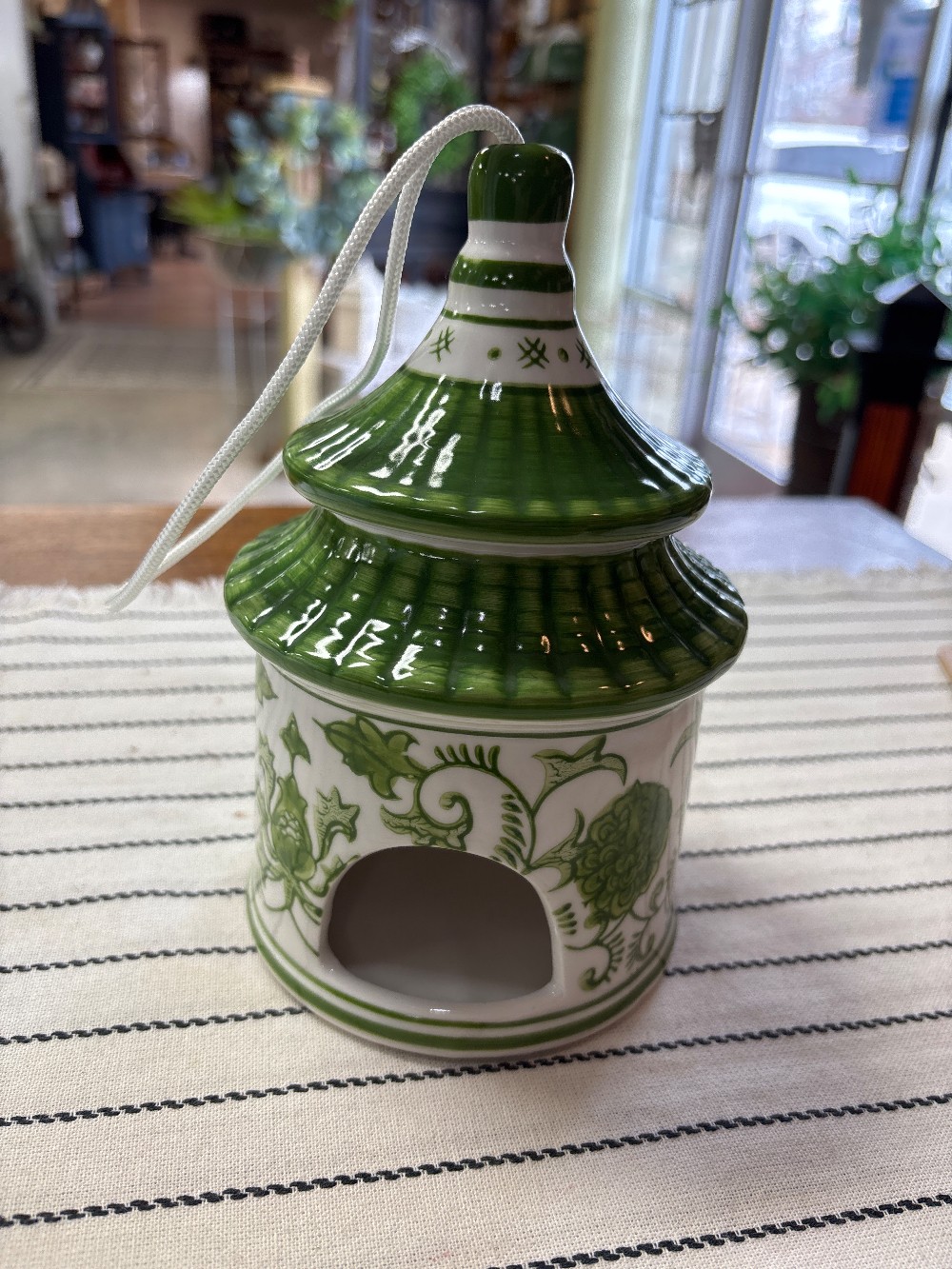 BIRDHOUSES & FEEDERS