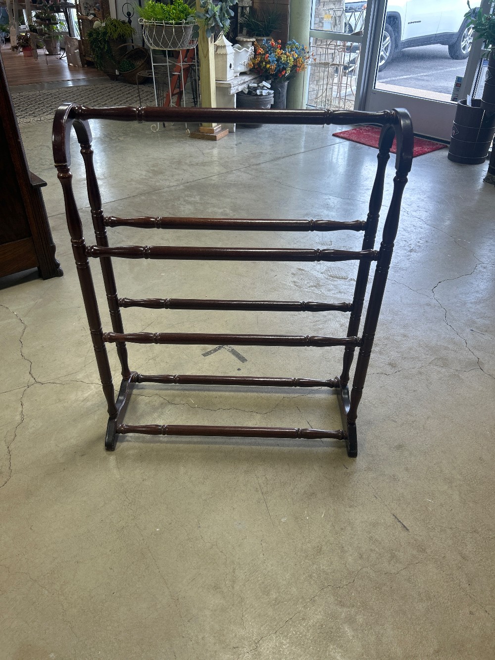 WALL SHELVES & MAGAZINE RACKS