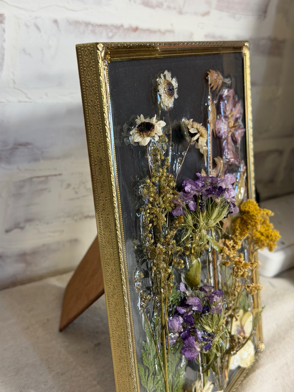 VINTAGE FRAMES & ARTWORK