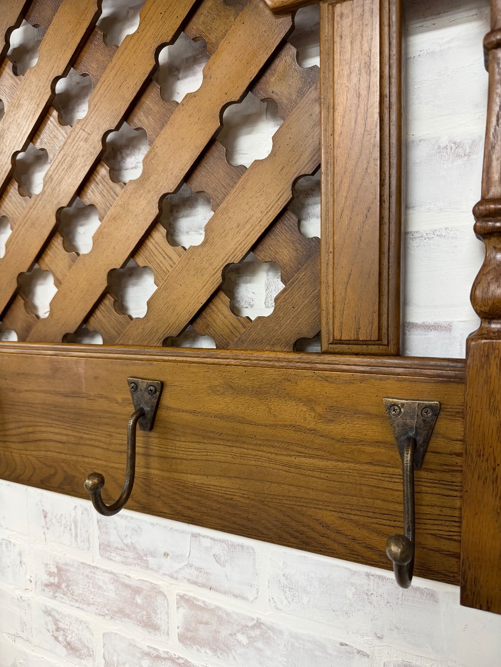 WALL SHELVES & MAGAZINE RACKS