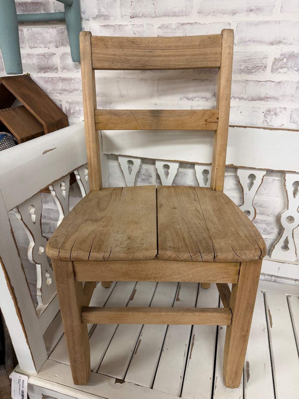 SOFAS, SETTEES & CHAIRS