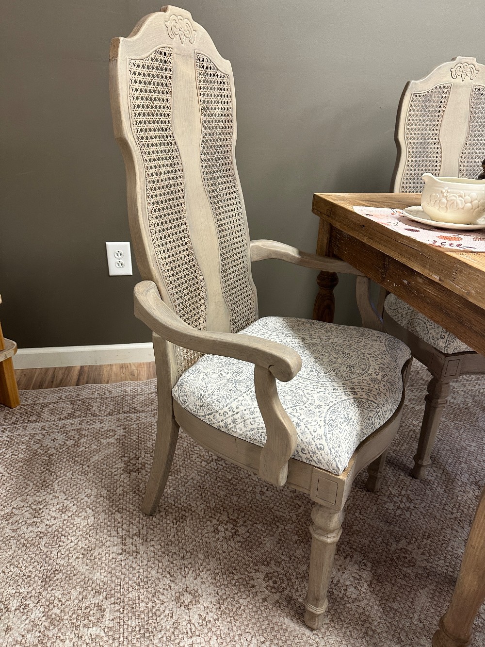 CHAIRS & STOOLS