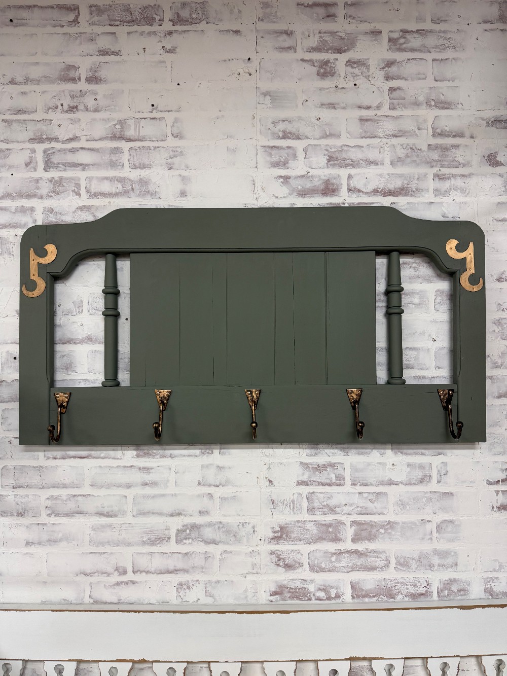 WALL SHELVES & MAGAZINE RACKS