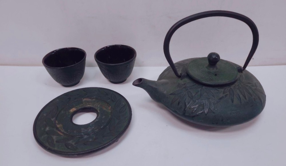 Japanese Tetsubin Teapot set