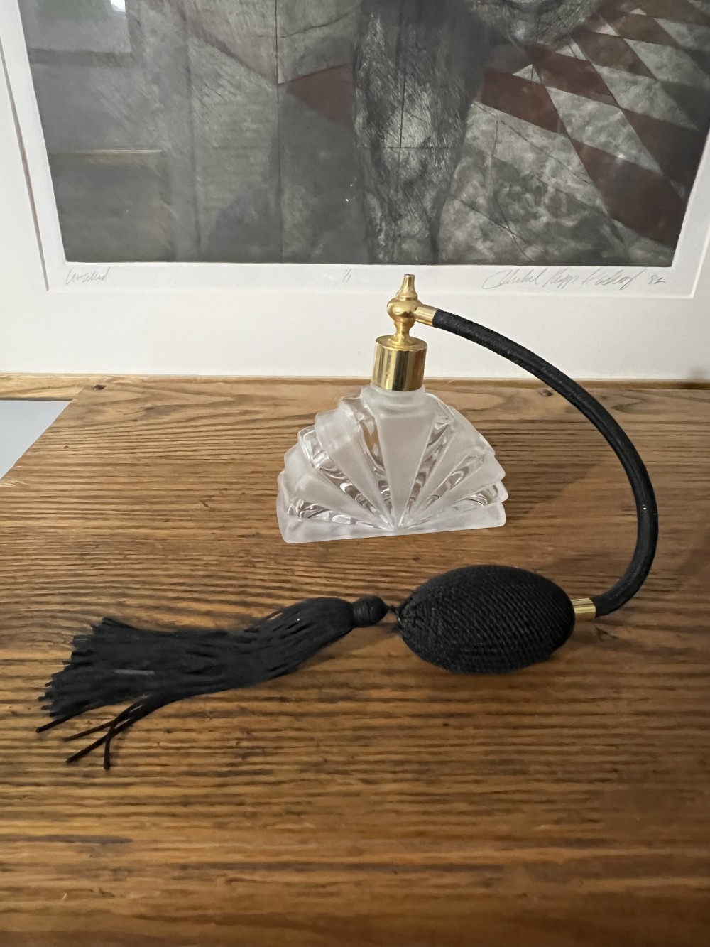 Scalloped Glass Perfume Atomizer Bottle (C2)