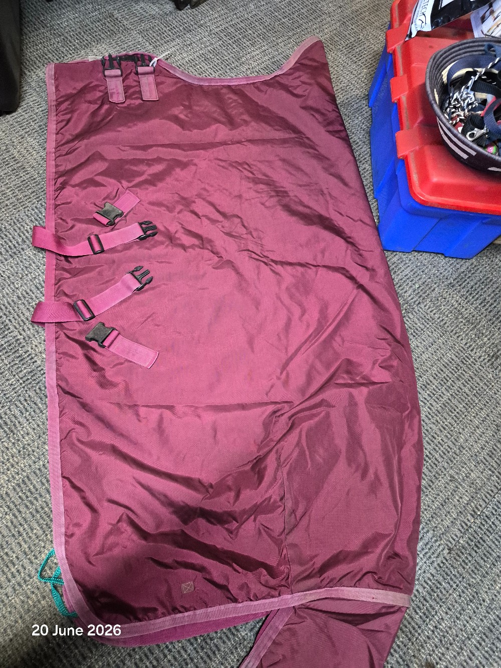 T/O No Neck Size 5'6 200gm Colour Burgundy USED