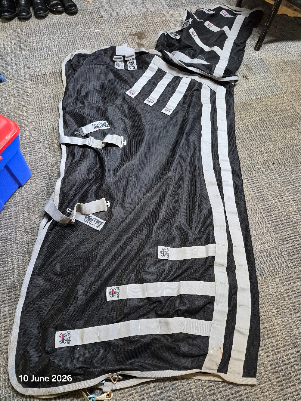 PEI Bi-Polar Magnetic Rug With Detach Neck Size 6'0 USED