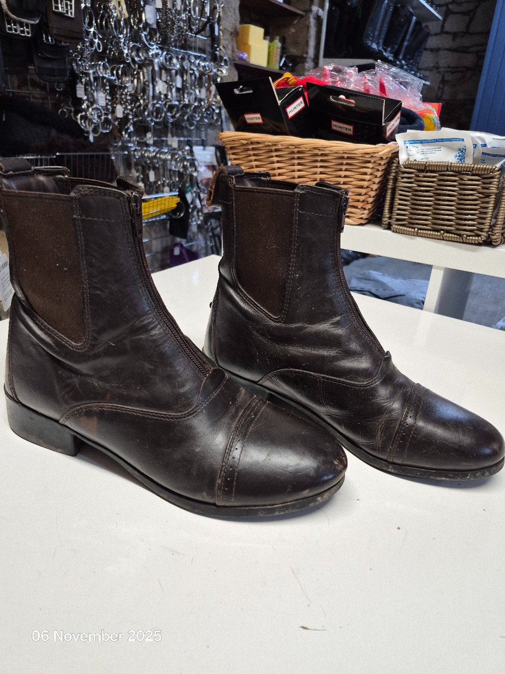 Dublin Front Zip Johd boot Size 7 Colour Brown USED