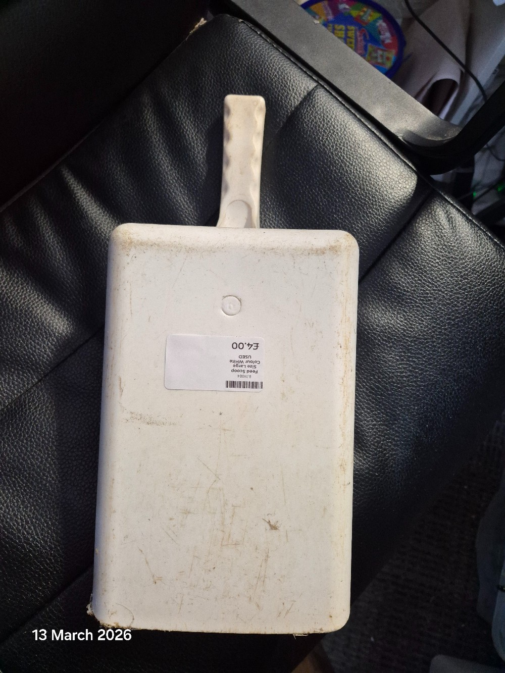 Feed Scoop Size Large Colour WHite USED