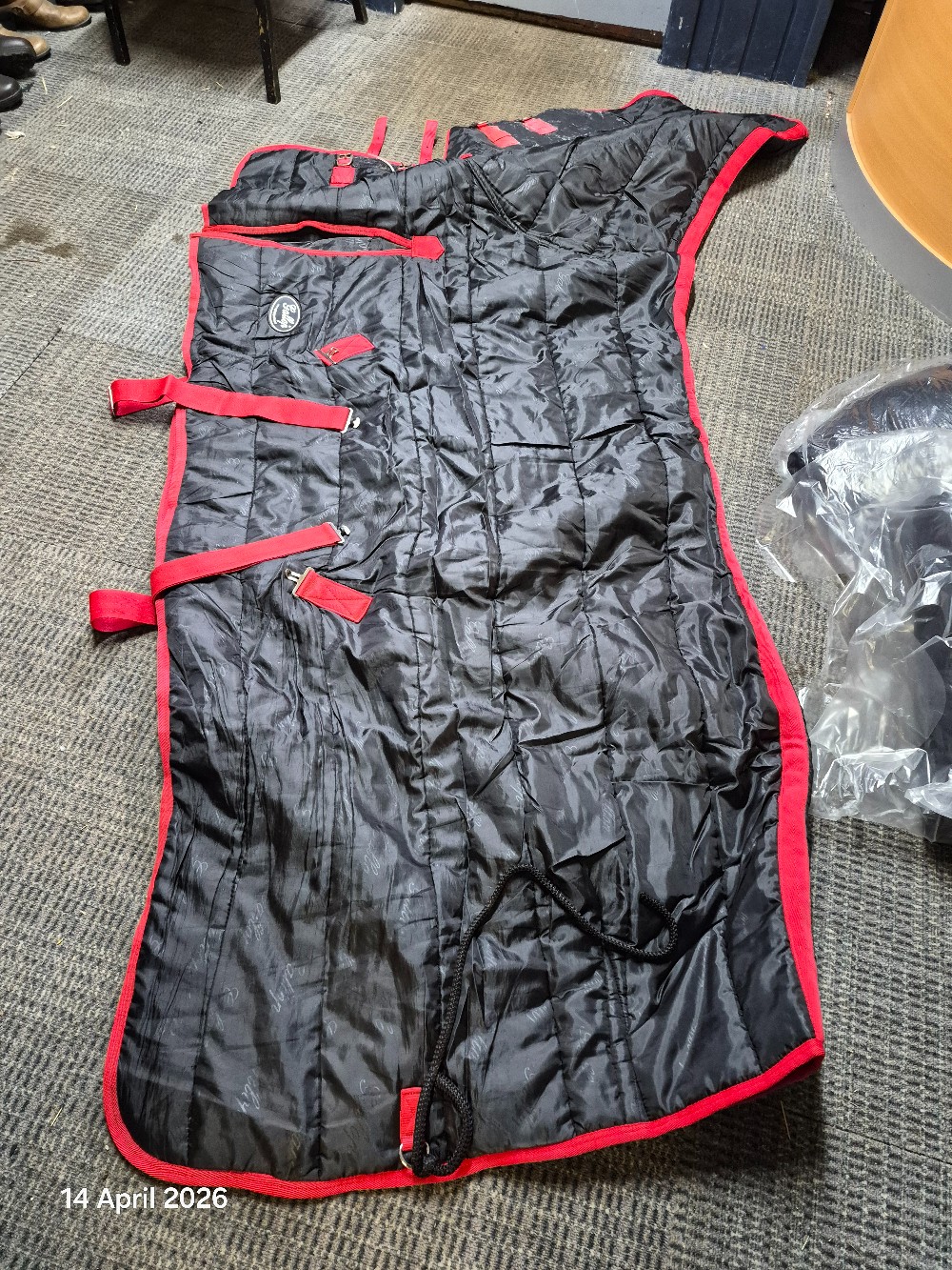 Gallop Stable Rug No Neck Size 6'6 Colour Black/Red USED