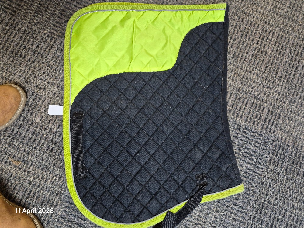 Hi Viz Saddle Pad Size Pony/Cob Colour Black/Yellow USED