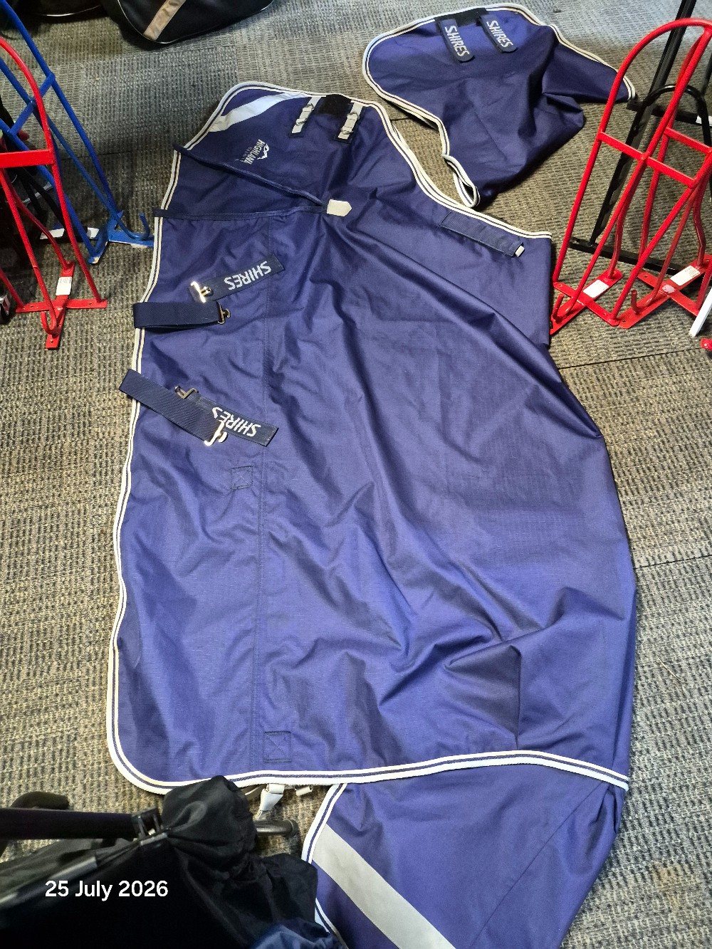 Shires HIghlander T/O Detach Neck Size 5'9 50gm Navy USED