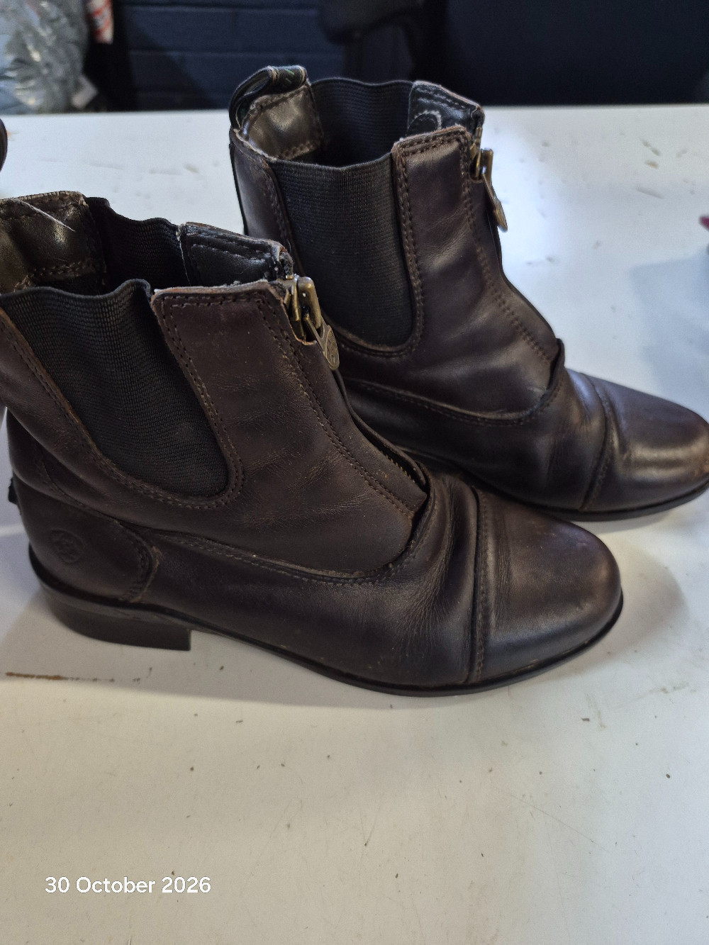 ARIAT Front Zip Johd Boot Size 1 Euro 33 Brown  USED