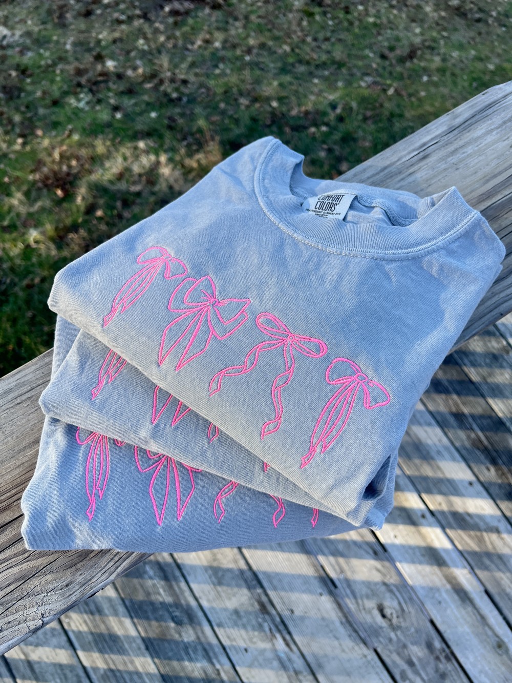 4 Bows Embroidered Tee