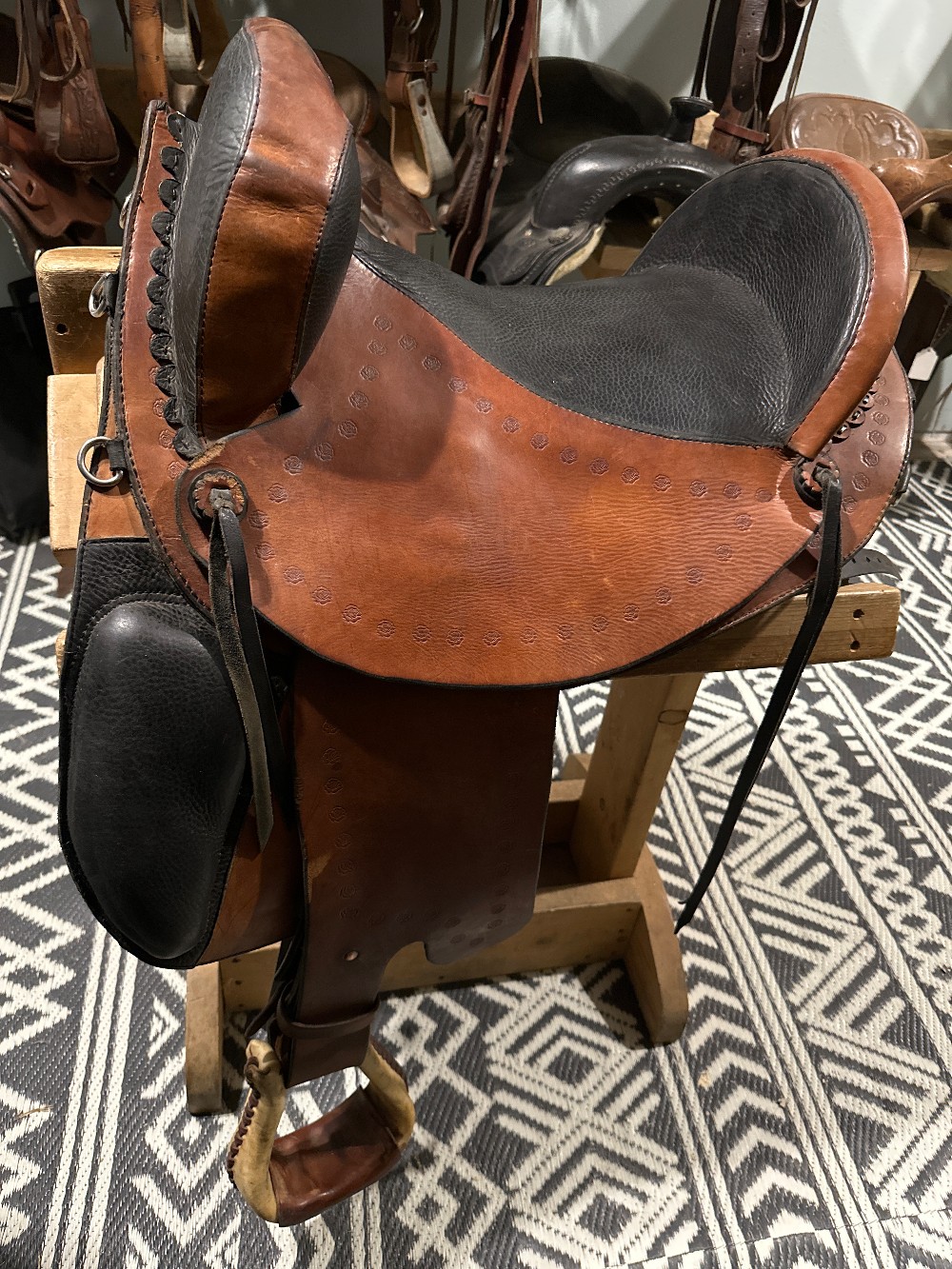 Treeless Saddles