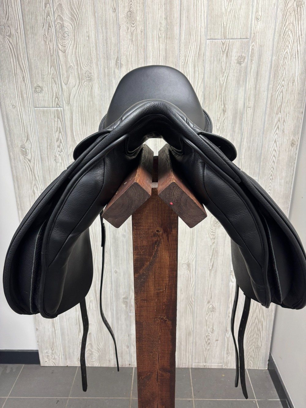 Kent & Masters High Wither Dressage Saddle