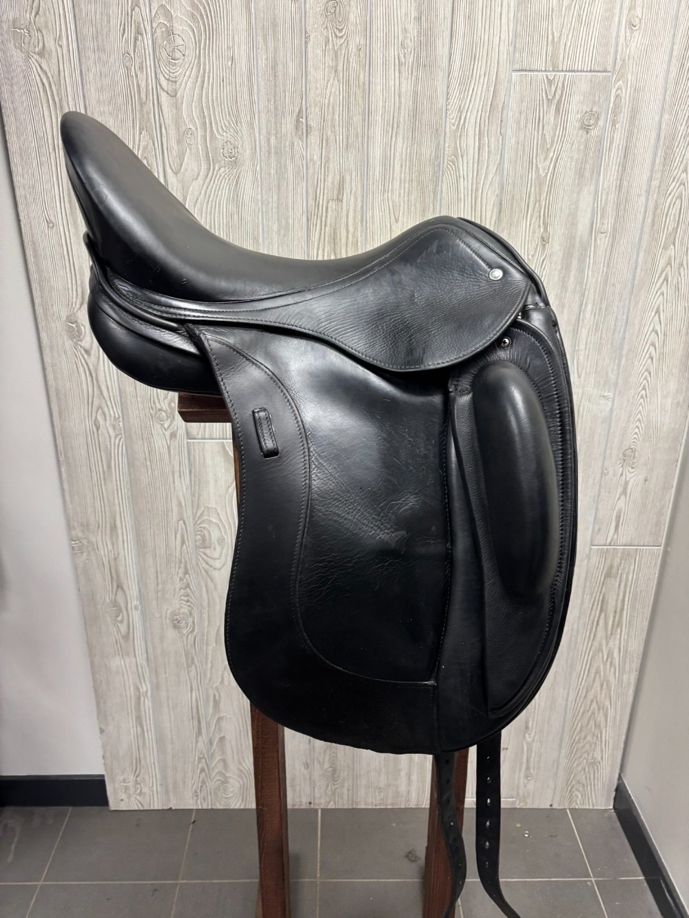 Obrigado Dressage Saddle 17