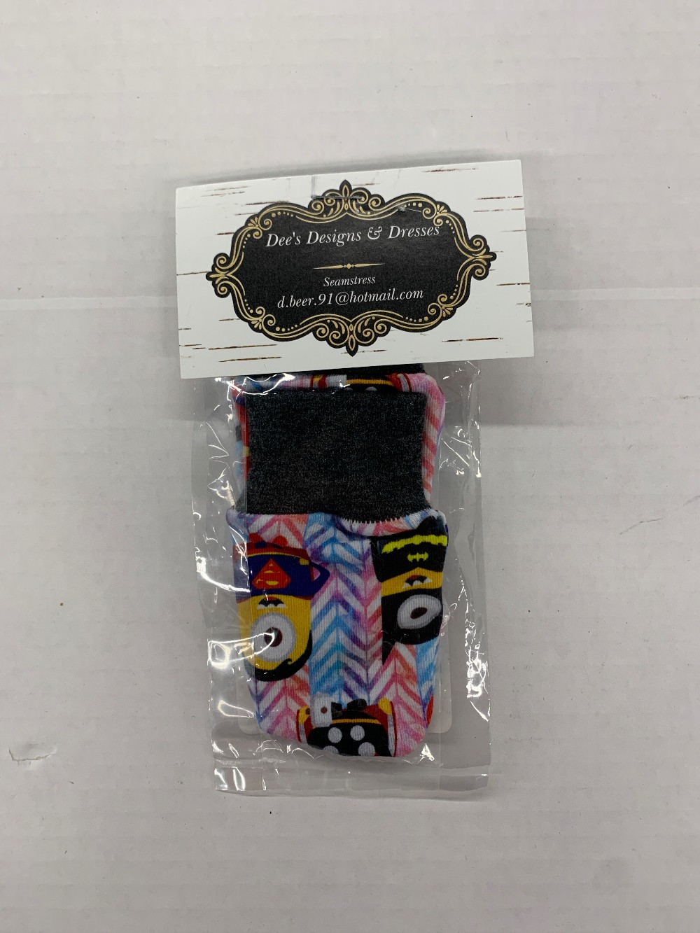 Minions Scratch Mittens