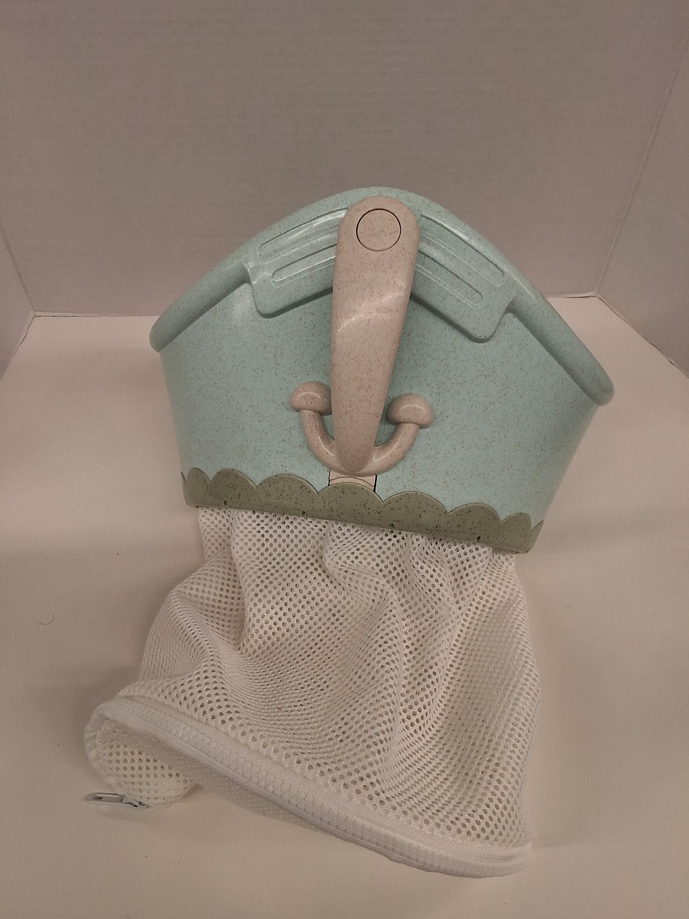 Bath toy basket