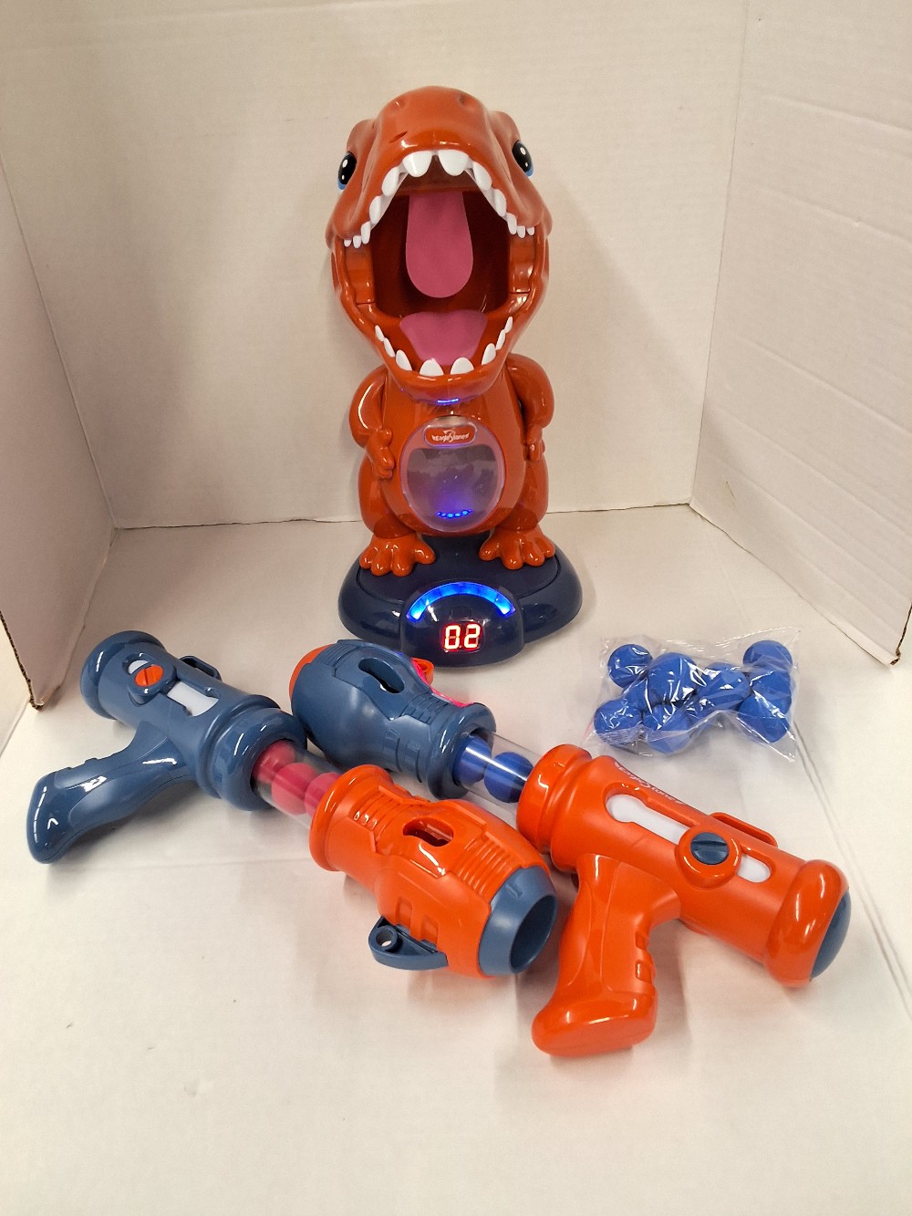 Dino target with 2 guns