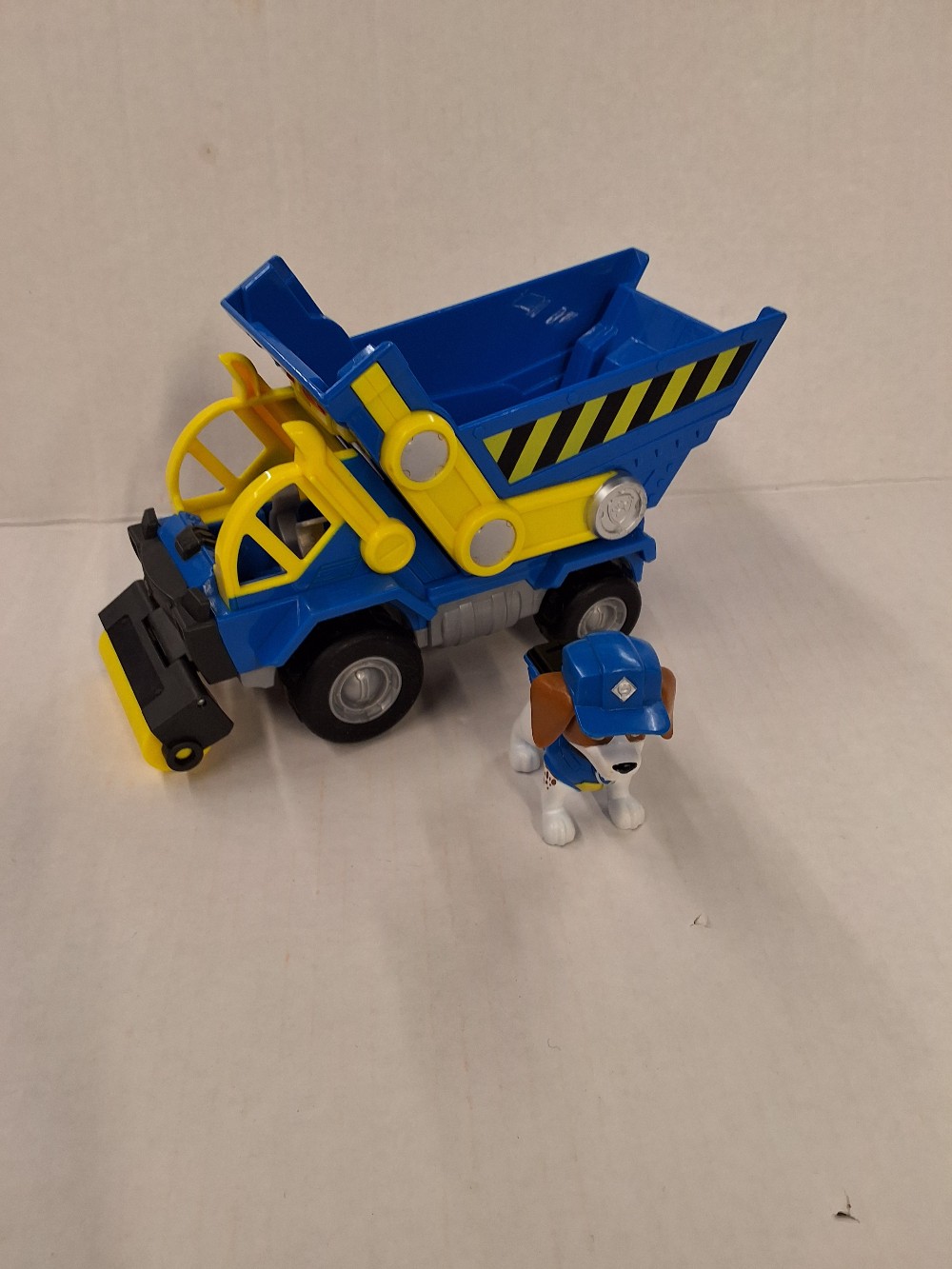 Wheeler and dump truck