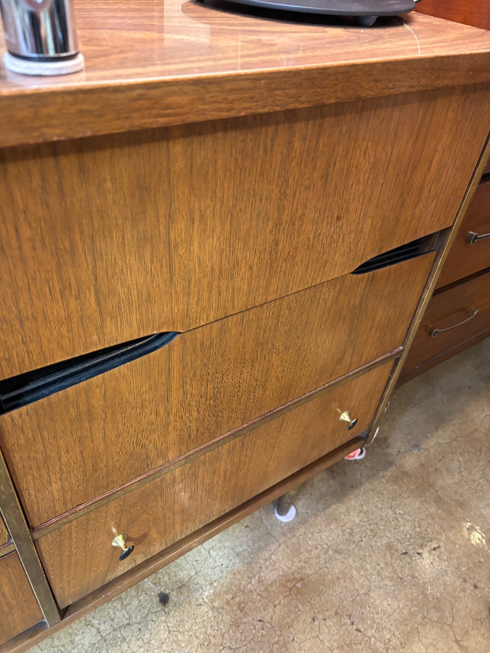 MCM 9 drawer lowboy w/mirror