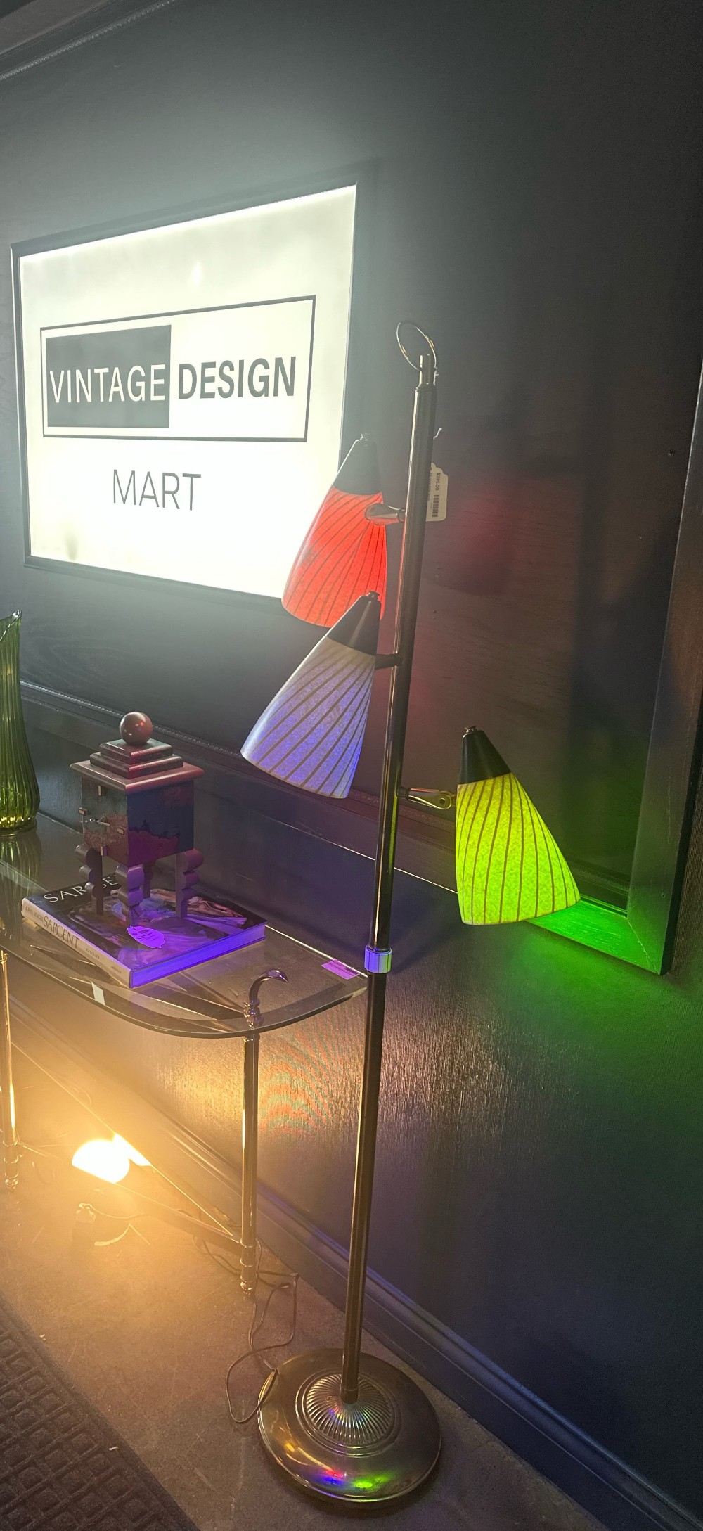 Tri-cone pole lamp