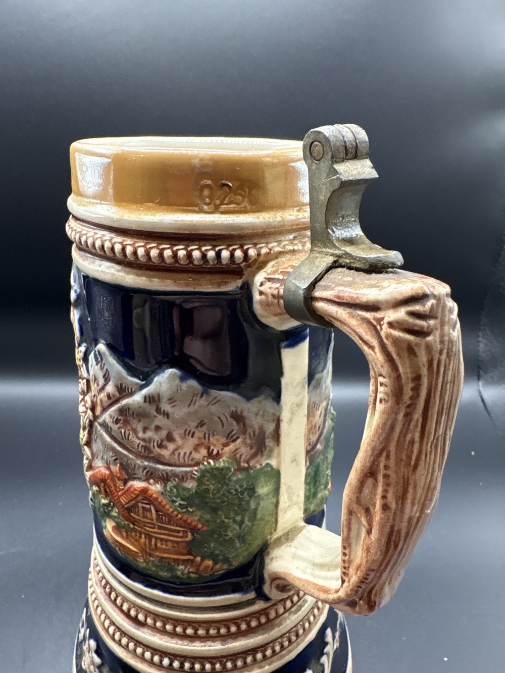 Hoehr German Style Relief Beer Stein 1/4 L ~7.5 in H