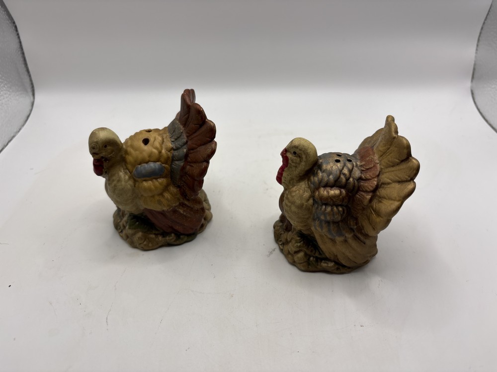 Turkey Salt and Pepper Shakers As-is