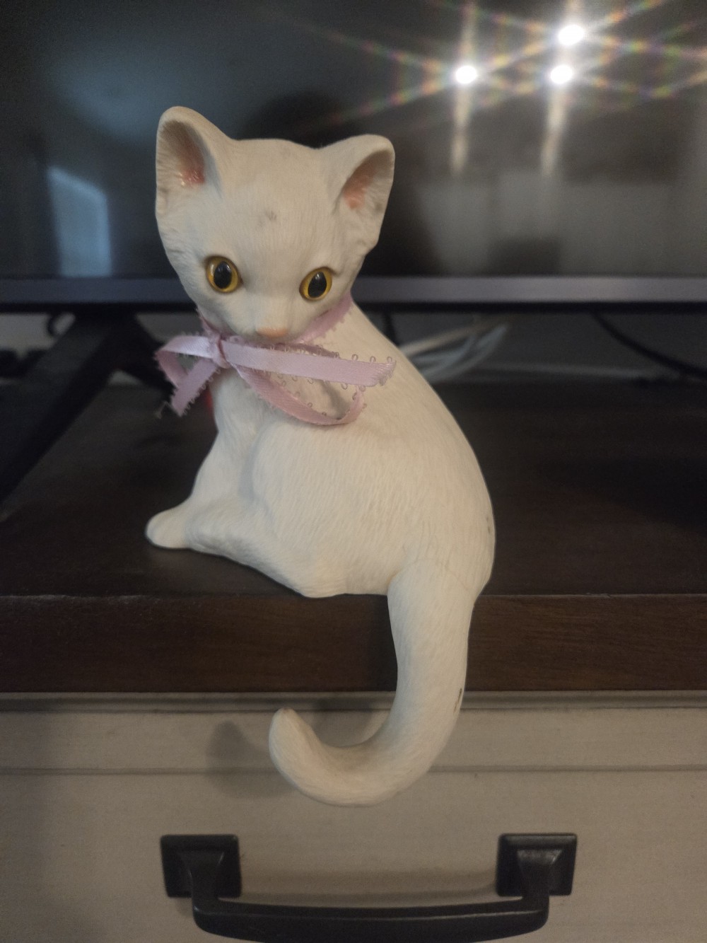 VTG White Ceramic Cat Shelf Sitter-As Is