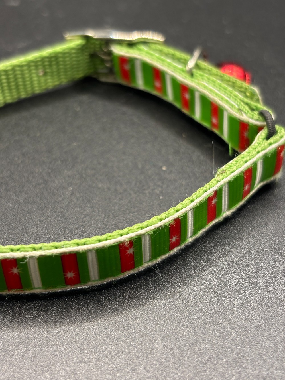 Pet green & red PSM adjustable buckle pet collar w/bell up to 12.5in