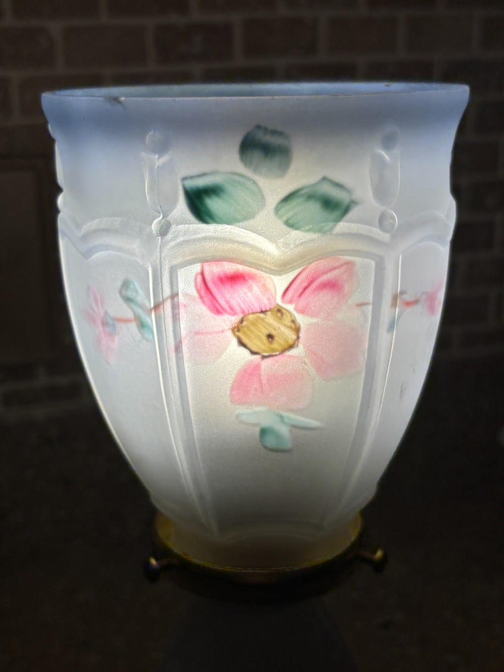 Lamp white ceramic w/small flowers w/pale blue & floral globe
