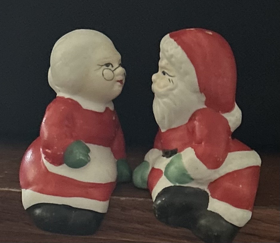 VTG Mr. and Mrs. Santa Claus Sitter Salt and Pepper Shakers Set