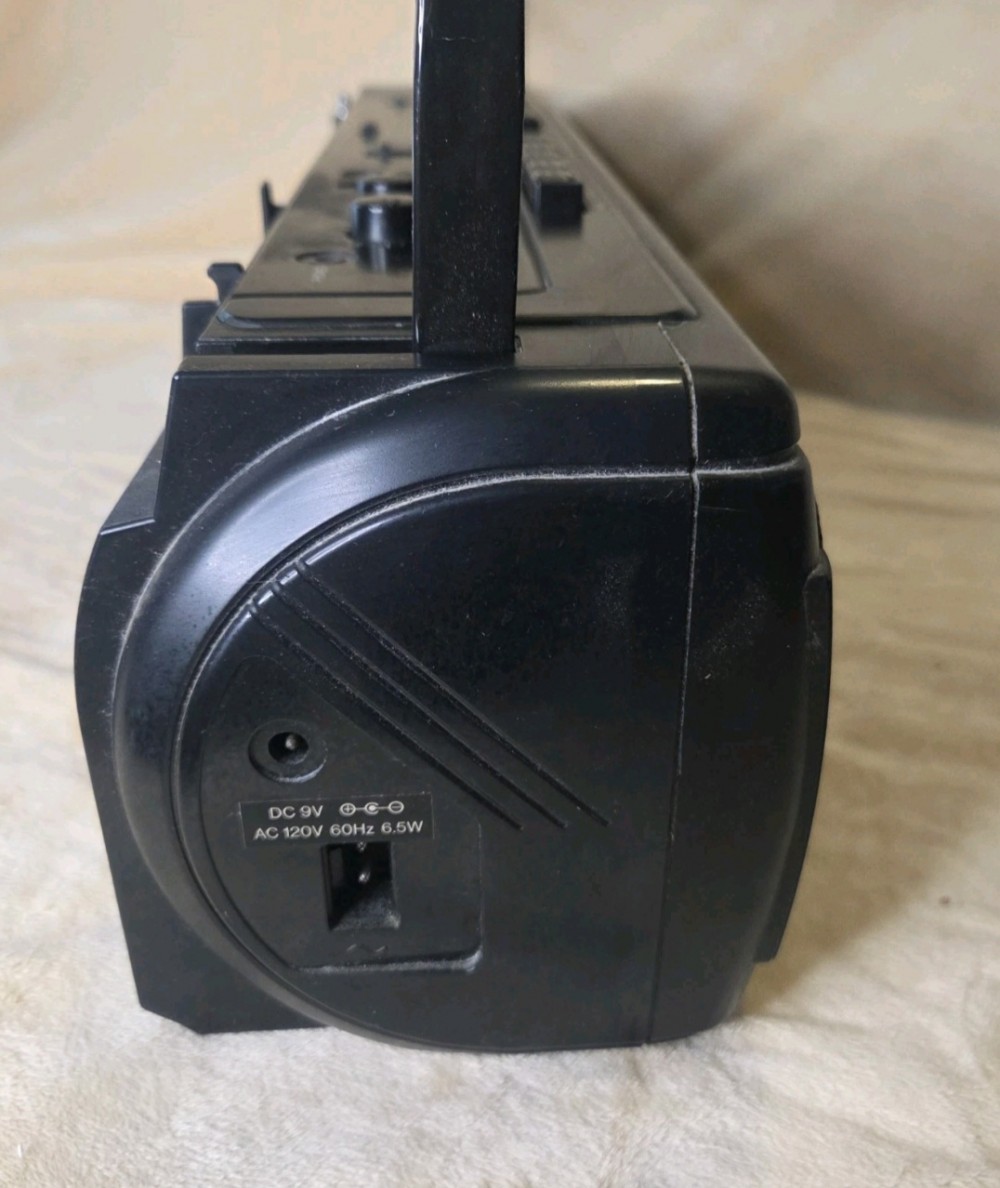 VTG Realistic SCR-8 AM/FM Cassette Player-As Is