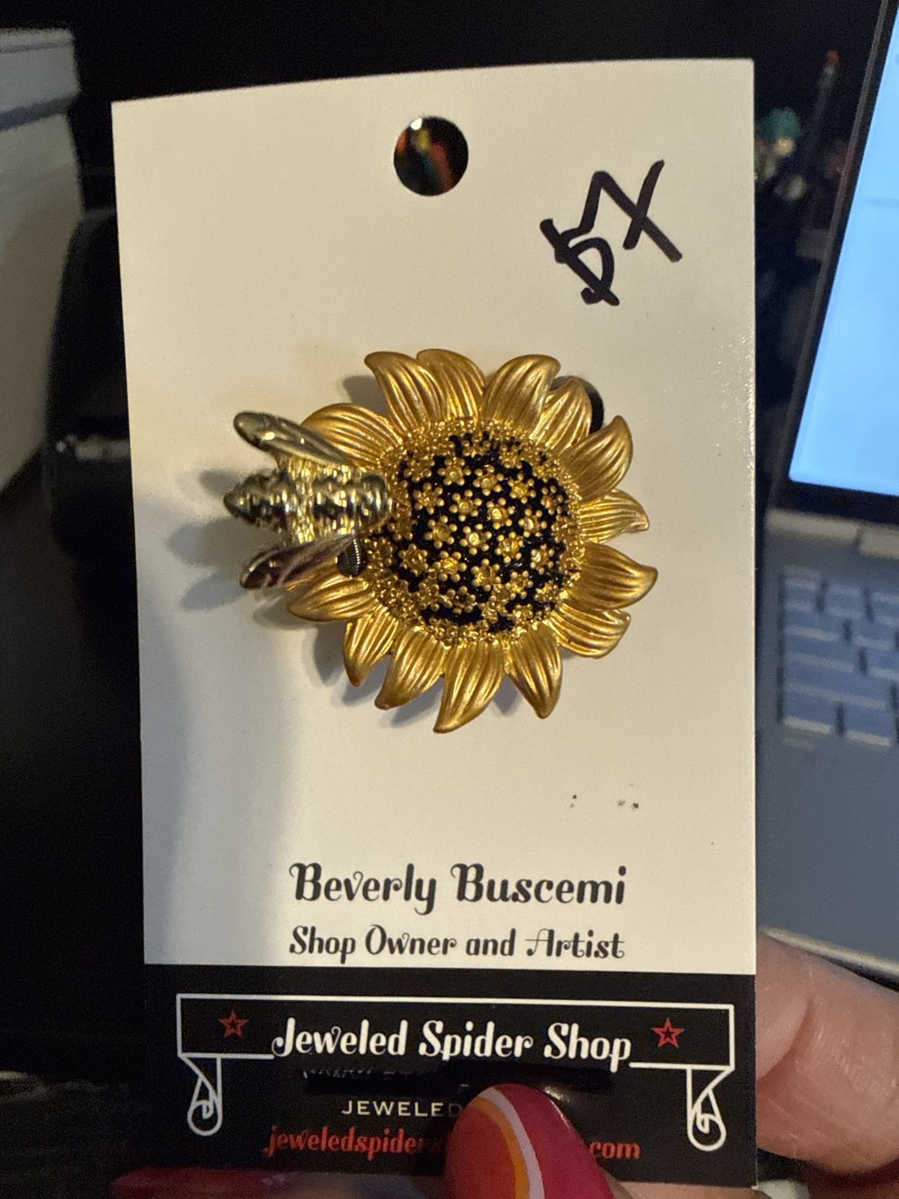 Brooch Pin - Sun Flower w Floating Bee