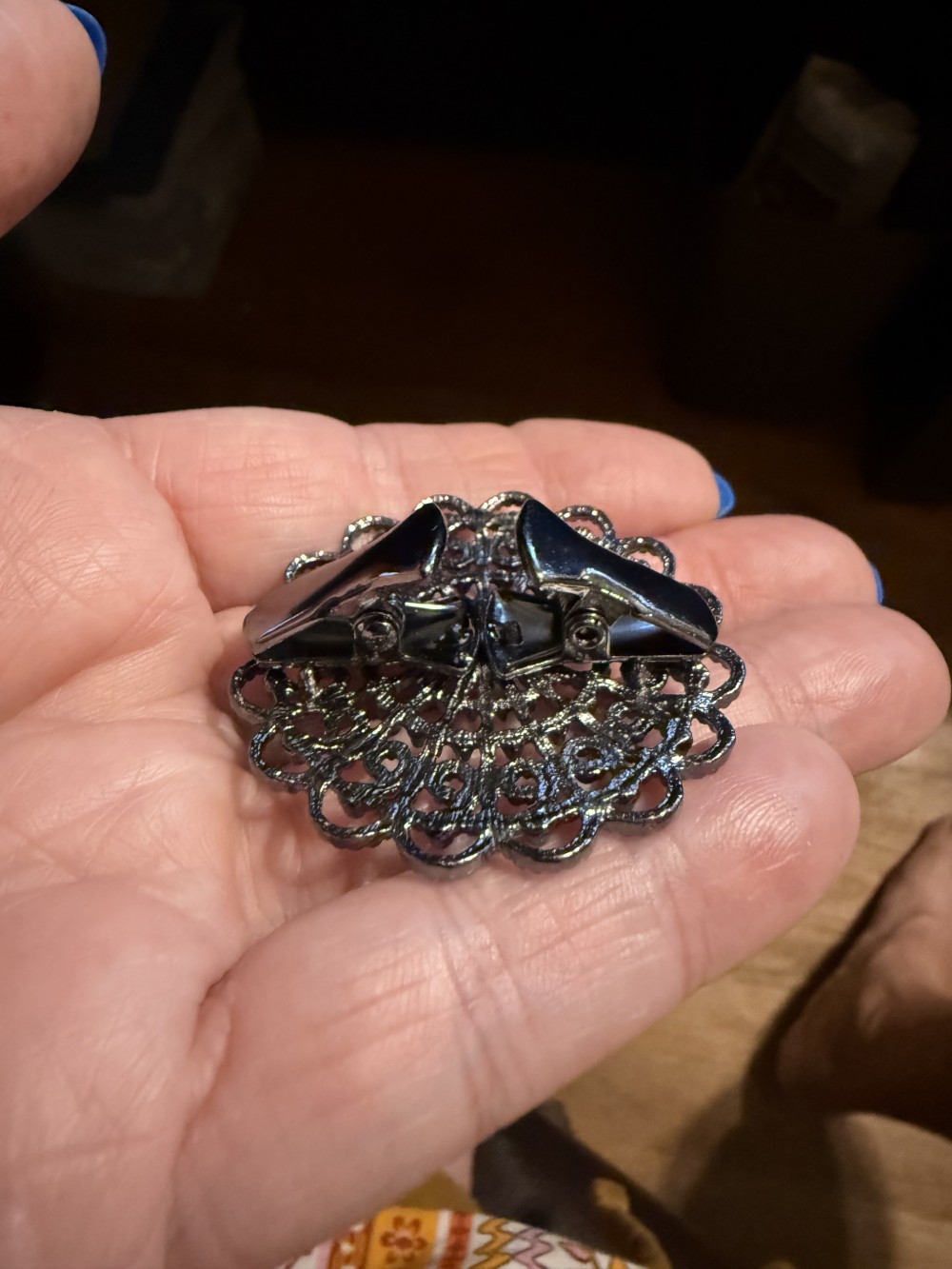 Sweater Clip, Cloak Clip, Dress Clip: Round 999 Scallop
