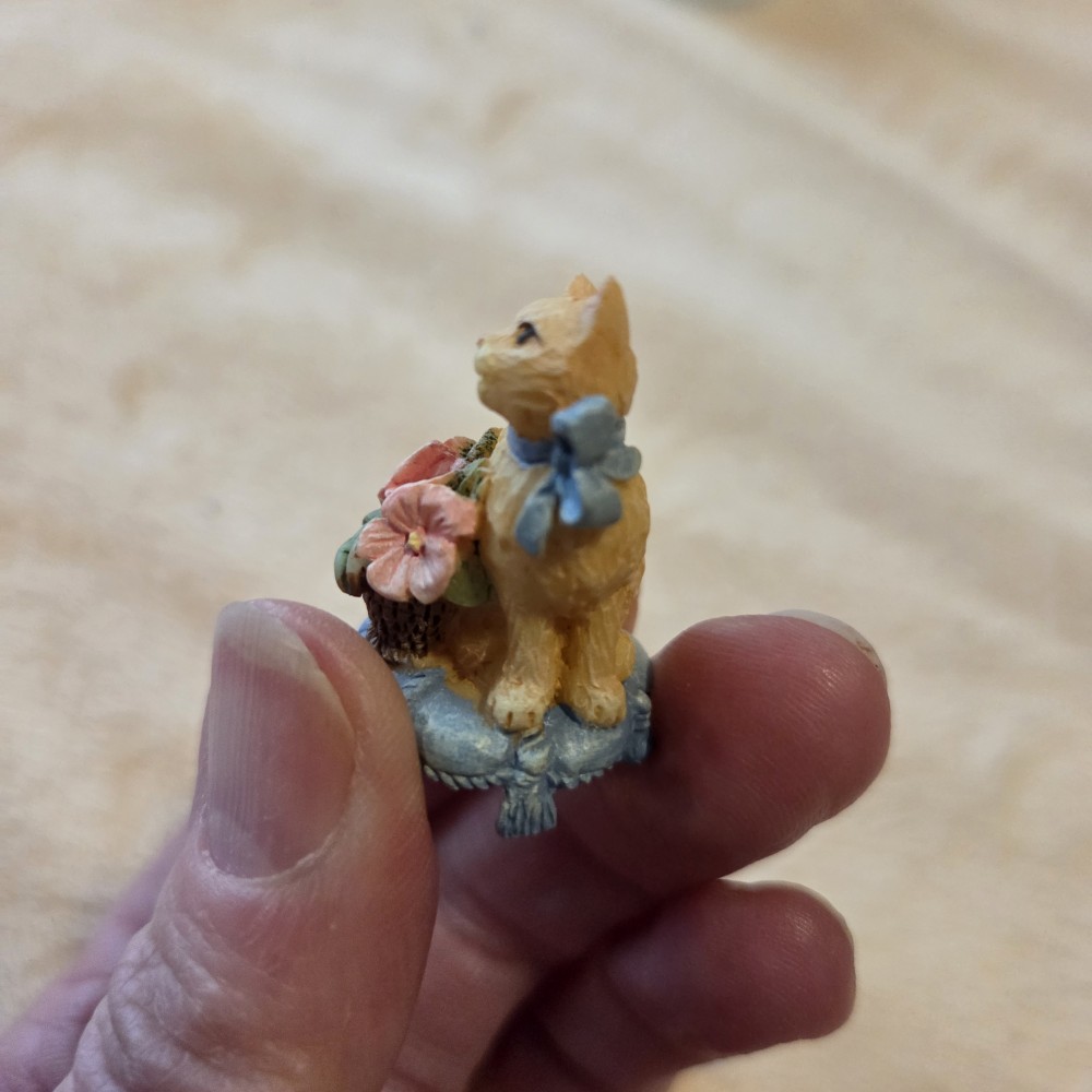Teeny Tiny Kitty Trinket Shelf Figurine