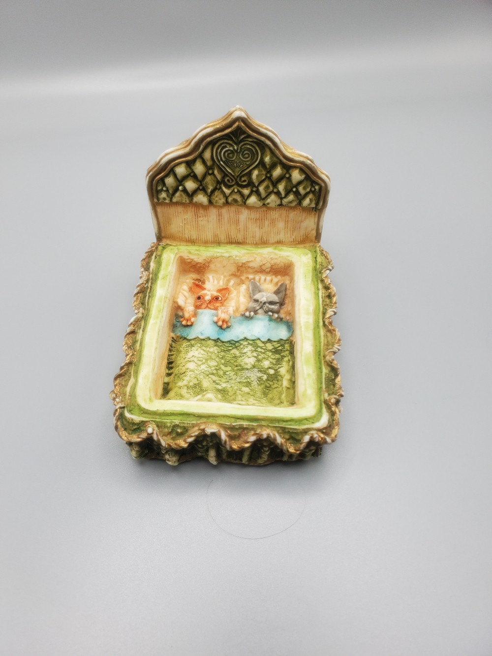 Harmony Kingdom Beauregard & Baby's Bed Trinket