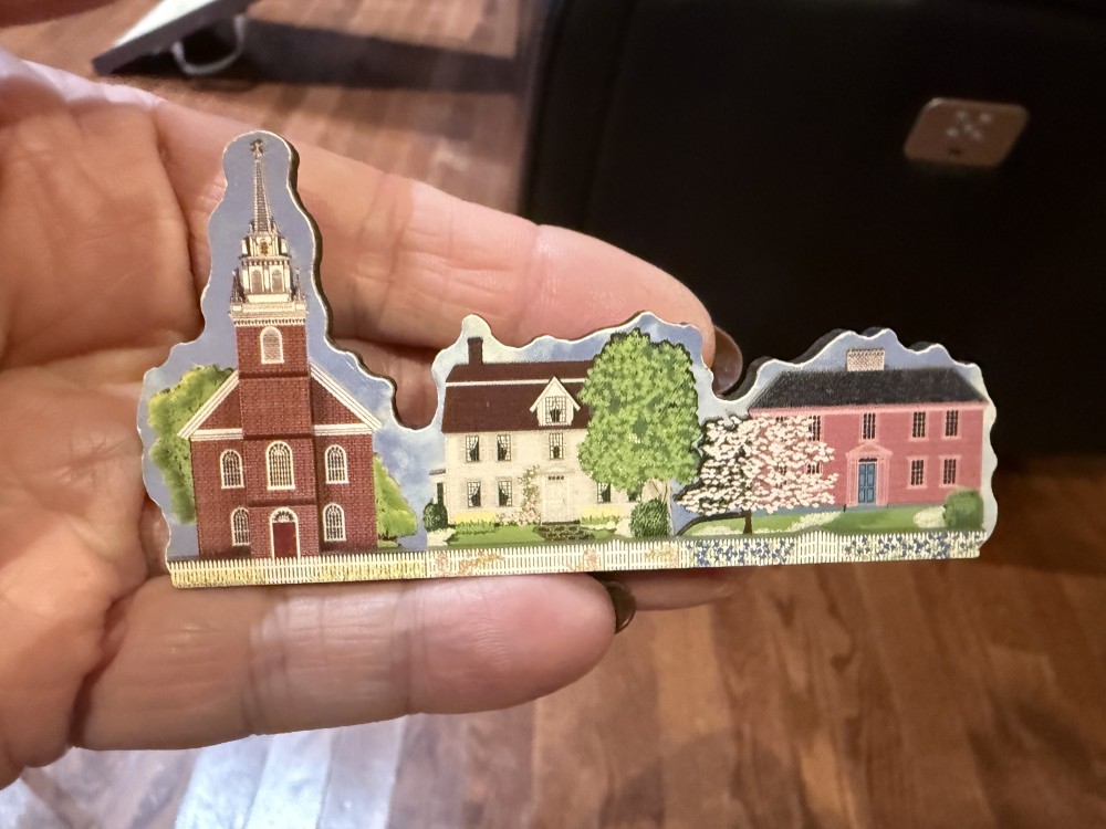 Brooch Pin - Vintage Street Sceen