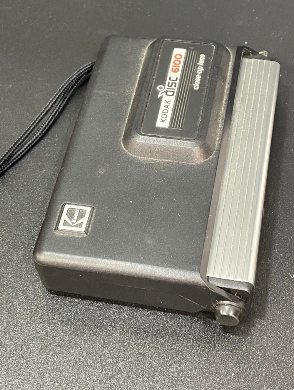 Camera Kodak Disc 6100 1982 Disc Film Camera Close-Up Lens with Wrist Strap