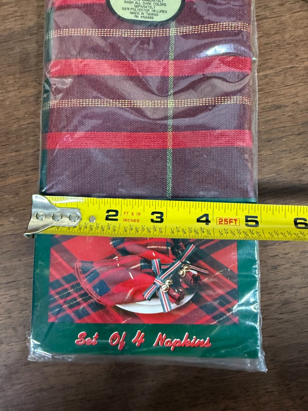 Set of 4 Red and Green Plaid Napkins New in Package