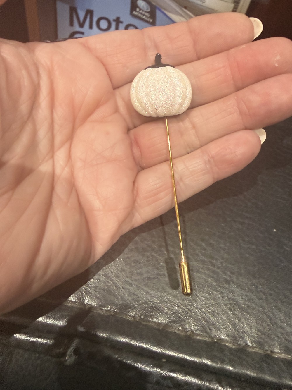 Hat Pin, Scarf Pin - White Pumpkin in Glitter,  Lapel Pin, Autumn, Fall, Thanksgiving