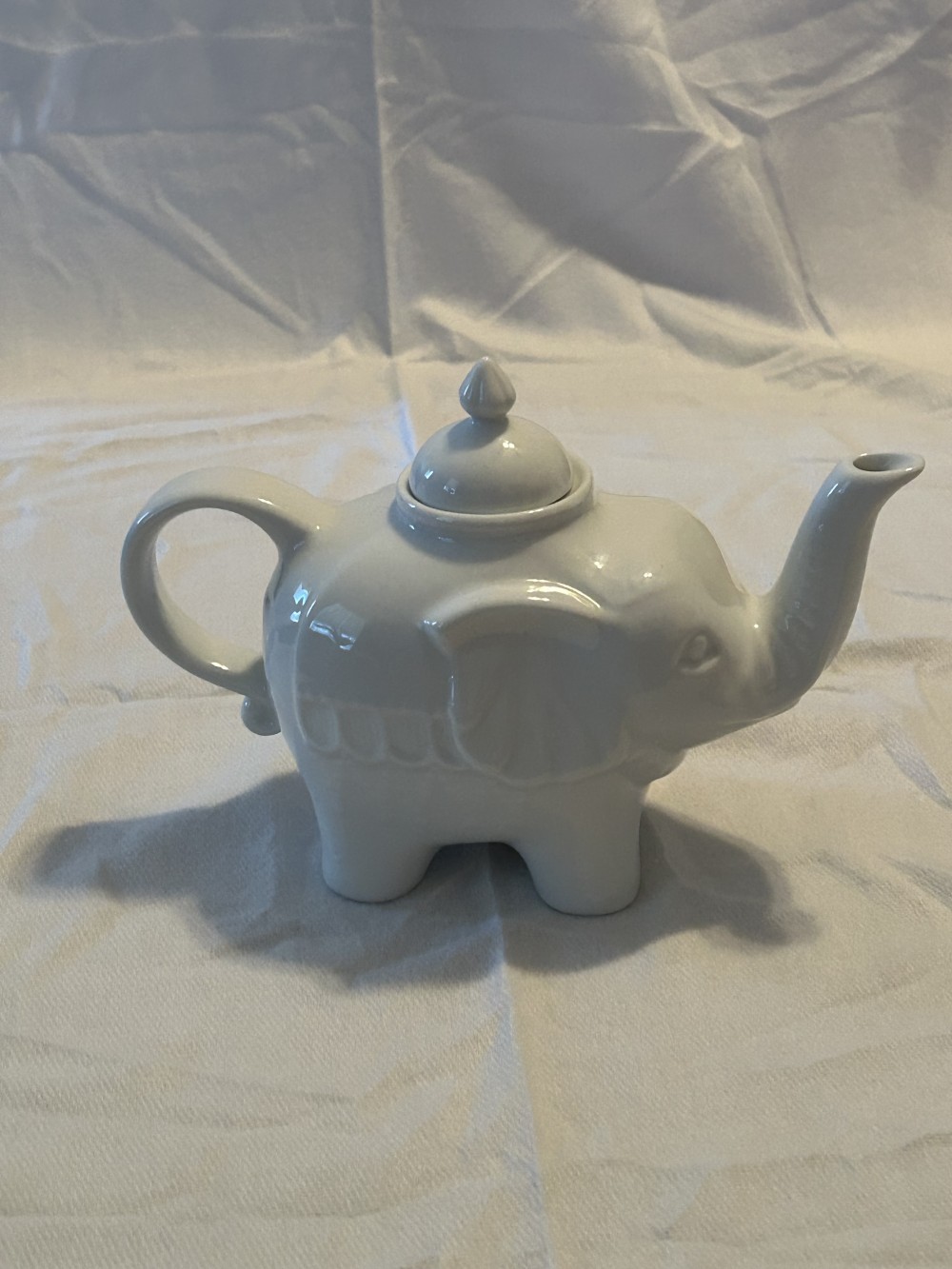 BIA Cordon Bleu Elephant Teapot, a whimsical 28-ounce serving vessel crafted from high-quality white porcelain - great condition - as is - see pics