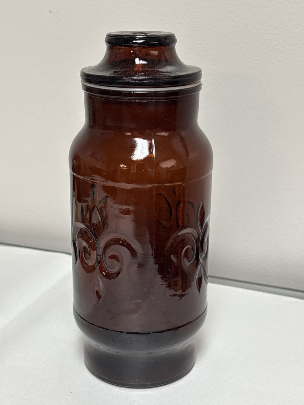 Borden Dark Amber Glass Fleur-De-Lis Apothecary Jar ~9.5 inch H x 3.5 inch W