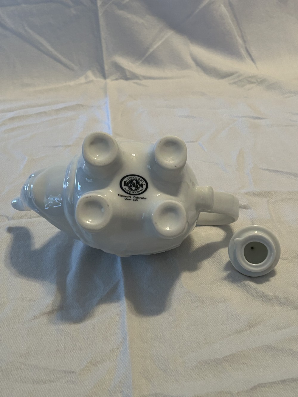 BIA Cordon Bleu Elephant Teapot, a whimsical 28-ounce serving vessel crafted from high-quality white porcelain - great condition - as is - see pics