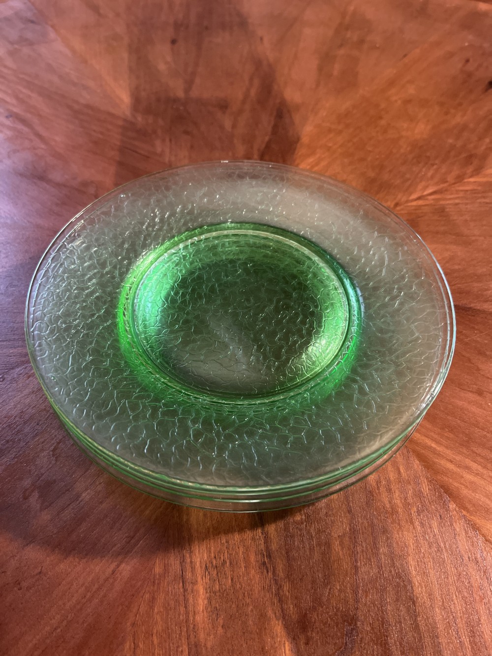 1930s L E Smith uranium glass plate