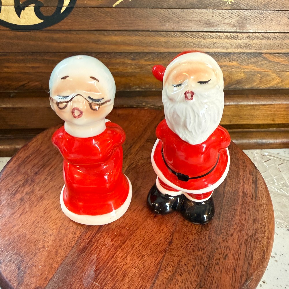 Kissing Santa and Mrs. Claus Salt and Pepper Shakers - DANA
