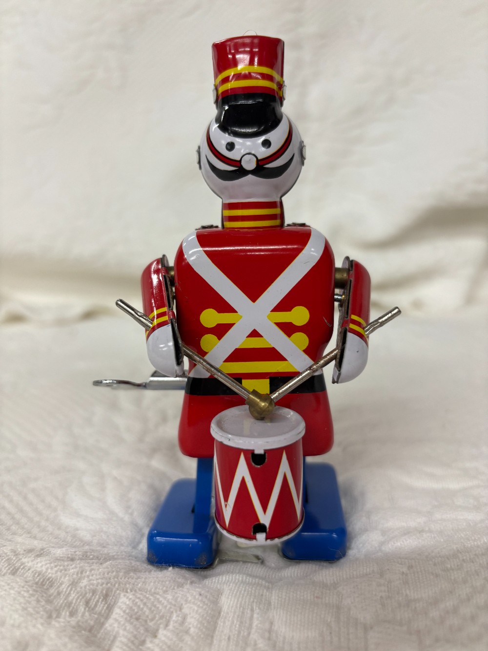 Wind up metal drumming toy soldier