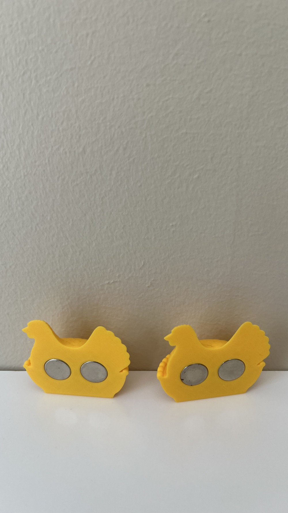 Plastic YELLOW“Hen on Nest” Frig Magnet