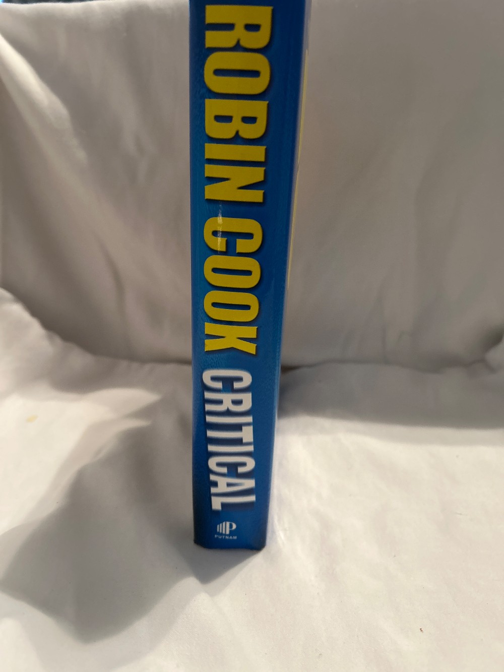 Book: Medical thriller novel Critical, by author Robin Cook